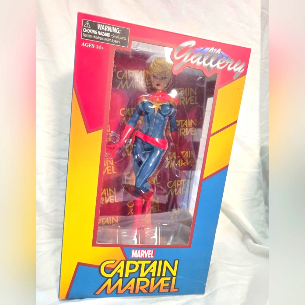⭐ Captain Marvel Gallery PVC Statue – Diamond Select Toys ⭐